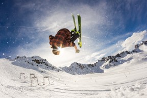 九游体育网站入口-最激烈的终点冲刺回顾，终点冲刺跑的临近终点的一段