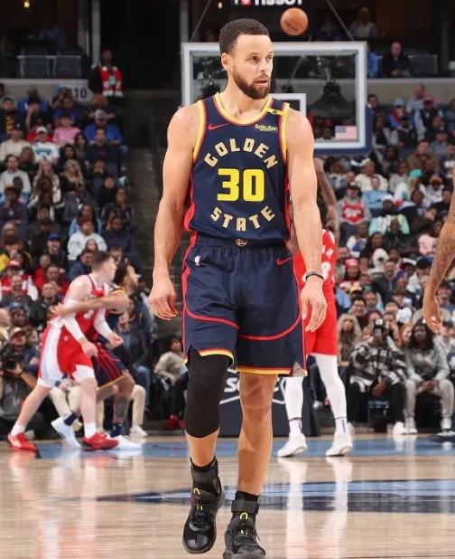 九游娱乐网页版-关于勇士在最后两分钟狂砍15分，库里连续三次远距离三分帮助球队完成惊天逆转！的信息